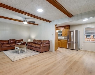 401 Daisy Drive - Photo Thumbnail 6