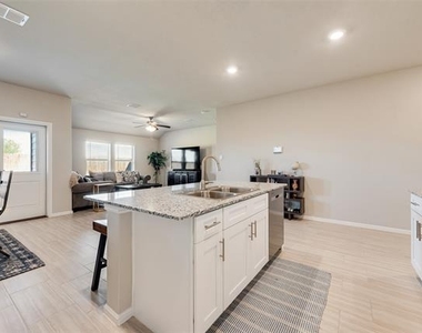 16453 Severn Lane - Photo Thumbnail 8