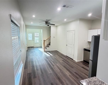 3445 Frazier Avenue - Photo Thumbnail 7