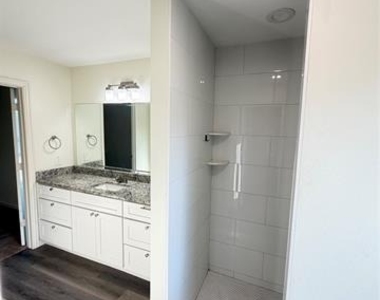 3445 Frazier Avenue - Photo Thumbnail 14