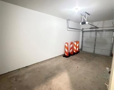 3445 Frazier Avenue - Photo Thumbnail 15