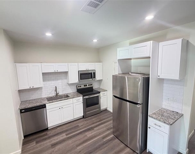 3445 Frazier Avenue - Photo Thumbnail 6