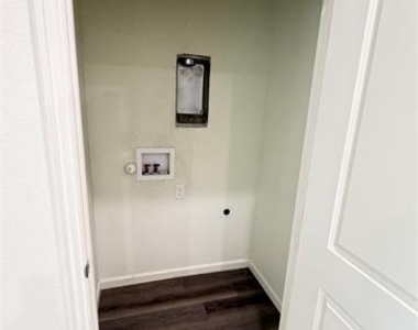 3445 Frazier Avenue - Photo Thumbnail 5