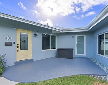 2000 Se 26th Avenue - Photo Thumbnail 2