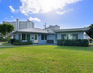 2000 Se 26th Avenue - Photo Thumbnail 1