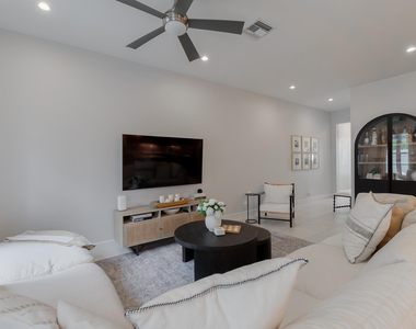 918 St George Boulevard - Photo Thumbnail 6
