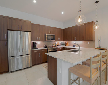 918 St George Boulevard - Photo Thumbnail 9