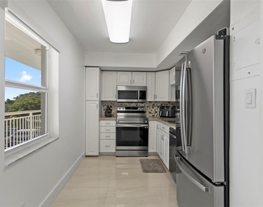 3100 Ne 48th Court - Photo Thumbnail 8