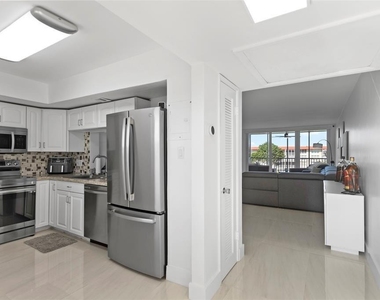 3100 Ne 48th Court - Photo Thumbnail 5
