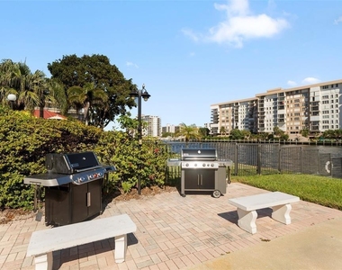 3100 Ne 48th Court - Photo Thumbnail 31