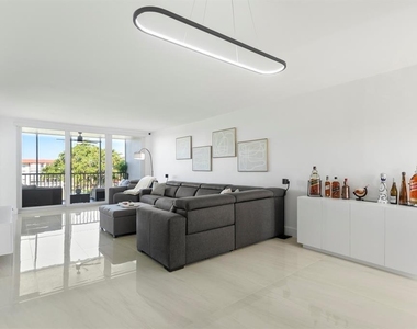 3100 Ne 48th Court - Photo Thumbnail 4