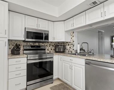 3100 Ne 48th Court - Photo Thumbnail 7