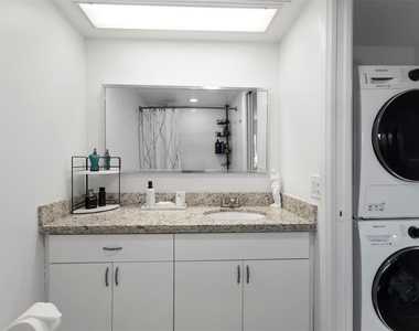3100 Ne 48th Court - Photo Thumbnail 14