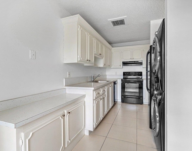 1021 Flame Vine Avenue - Photo Thumbnail 5