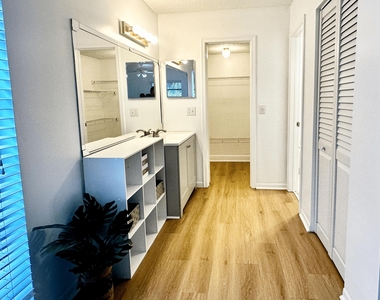 1021 Flame Vine Avenue - Photo Thumbnail 17