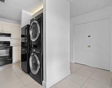 1021 Flame Vine Avenue - Photo Thumbnail 6