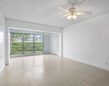 1021 Flame Vine Avenue - Photo Thumbnail 10