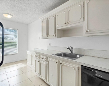 1021 Flame Vine Avenue - Photo Thumbnail 4