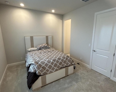9908 Timber Creek Way - Photo Thumbnail 18