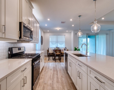 10407 Sw Aquila Way - Photo Thumbnail 10