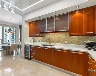 3101 S Ocean Drive - Photo Thumbnail 4