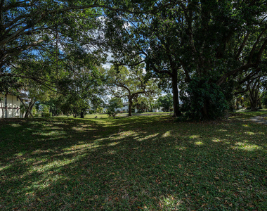2 Greenway Village N - Photo Thumbnail 21