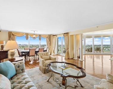 3055 Harbor Drive - Photo Thumbnail 8