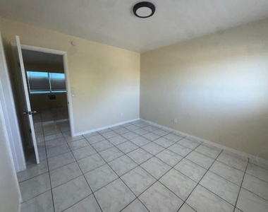 1751 Ne 31st Street - Photo Thumbnail 4