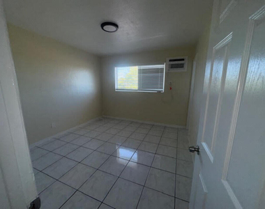 1751 Ne 31st Street - Photo Thumbnail 3
