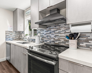 1121 N 66th Terrace - Photo Thumbnail 4