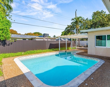 1121 N 66th Terrace - Photo Thumbnail 23