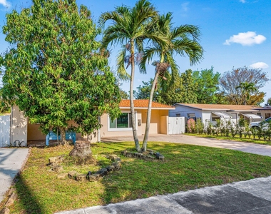 1121 N 66th Terrace - Photo Thumbnail 1