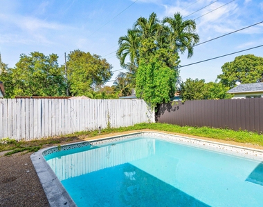 1121 N 66th Terrace - Photo Thumbnail 22