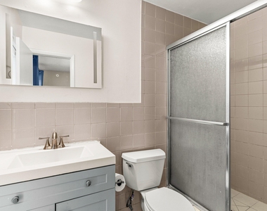 1121 N 66th Terrace - Photo Thumbnail 20