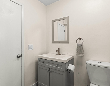 1121 N 66th Terrace - Photo Thumbnail 14