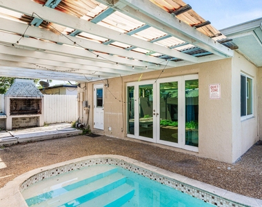 1121 N 66th Terrace - Photo Thumbnail 25
