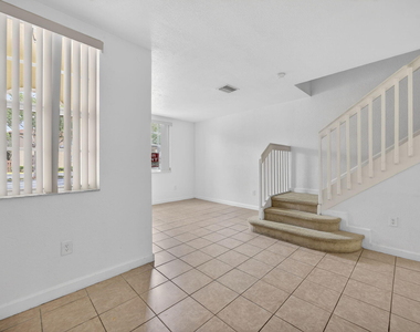 1575 Ne 33rd Avenue - Photo Thumbnail 6