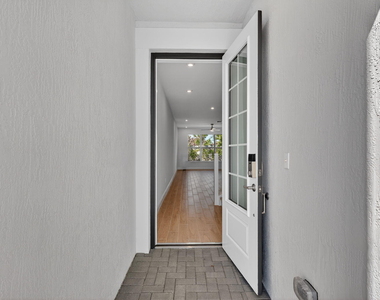 1575 Ne 33rd Avenue - Photo Thumbnail 3