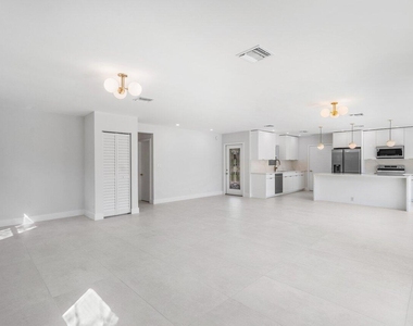 46 Sw 9th Avenue - Photo Thumbnail 8