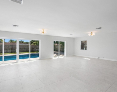 46 Sw 9th Avenue - Photo Thumbnail 6