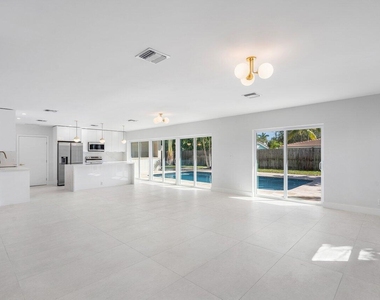 46 Sw 9th Avenue - Photo Thumbnail 7