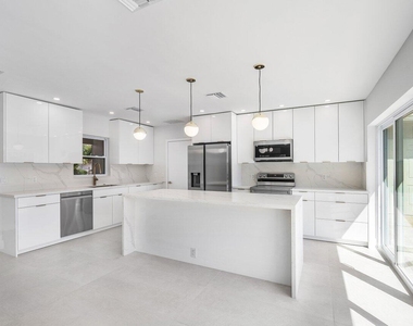 46 Sw 9th Avenue - Photo Thumbnail 9