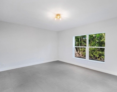 46 Sw 9th Avenue - Photo Thumbnail 14