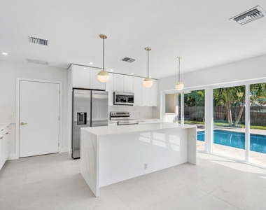 46 Sw 9th Avenue - Photo Thumbnail 12