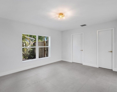 46 Sw 9th Avenue - Photo Thumbnail 15