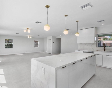 46 Sw 9th Avenue - Photo Thumbnail 10