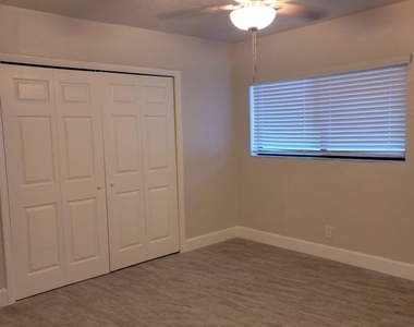 1320 Sw 34th Avenue - Photo Thumbnail 3