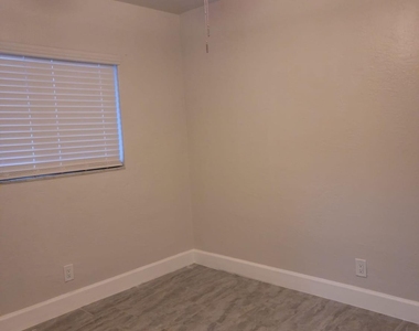 1320 Sw 34th Avenue - Photo Thumbnail 4