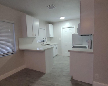 1320 Sw 34th Avenue - Photo Thumbnail 1