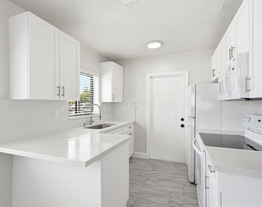 1320 Sw 34th Avenue - Photo Thumbnail 6